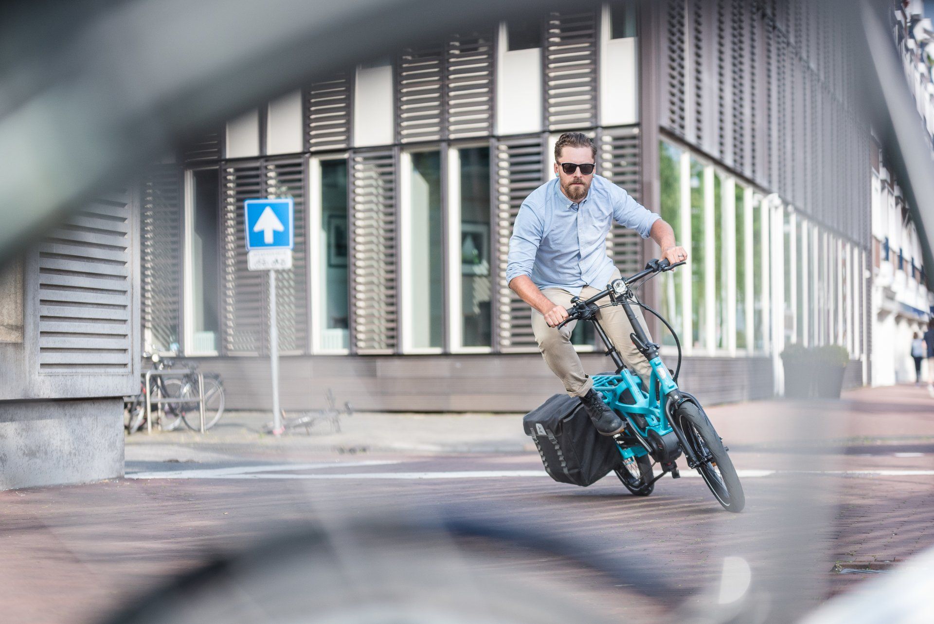 Fahrer auf einem tern GSD Lastenrad