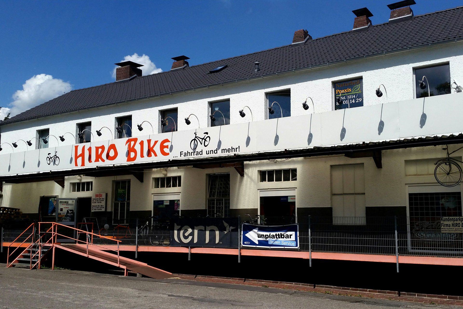 Außenansicht des HIRO Bike Ladens in Leverkusen